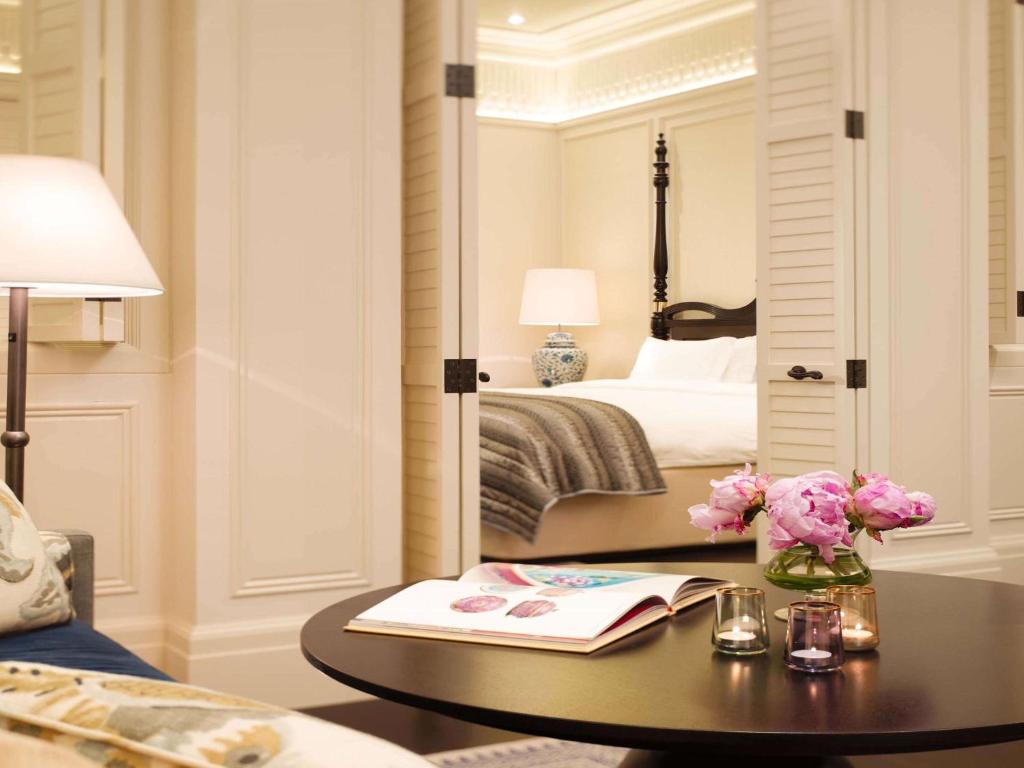 hotel raffles singapore salon