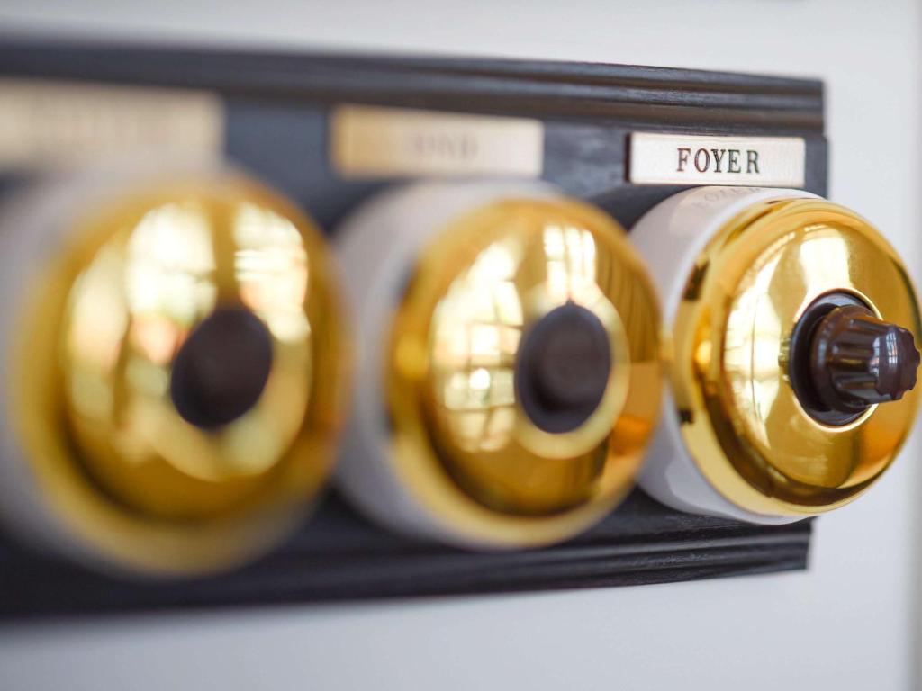 hotel raffles singapore service