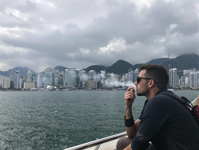 voyageur fumeur singapour